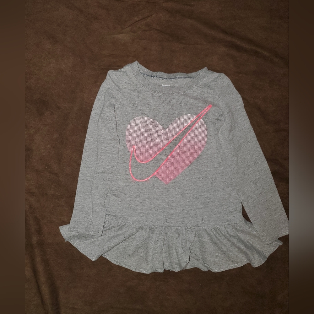 Gray Nike T-Shirt  Pink Heart XS